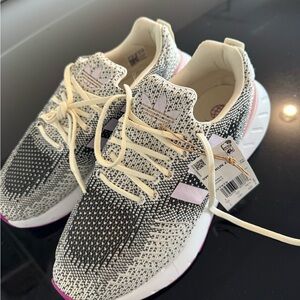 Adidas Women's swift run 2.0 new